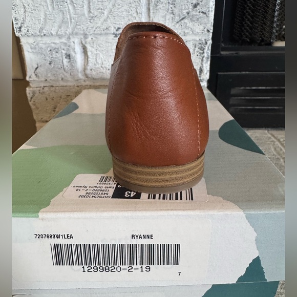 Earth Origins Tan Leather Loafers. New in box - Picture 4 of 7